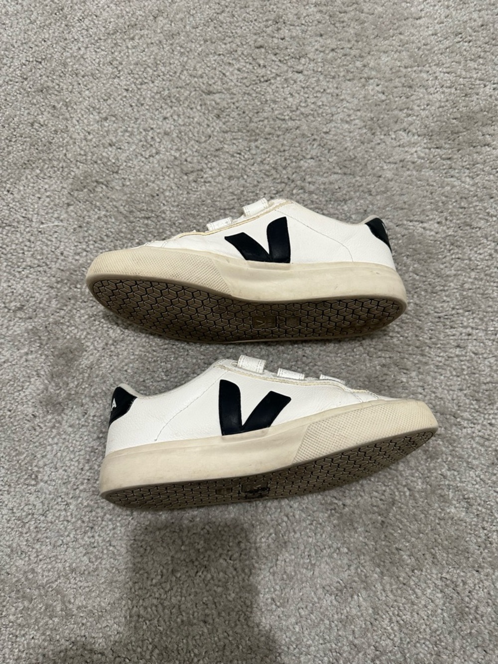 Veja Recife Leather White/Black Shoe Size 5 (FLAW/WEAR) - Picture 1 of 8